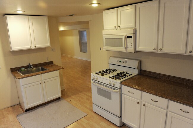 Building Photo - 502 W 45th St