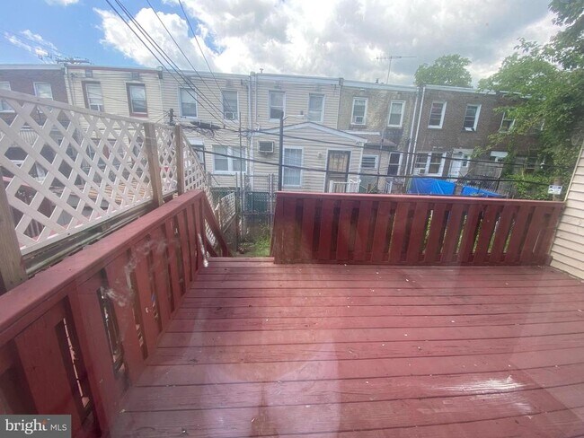 Building Photo - 2554 S 67th St