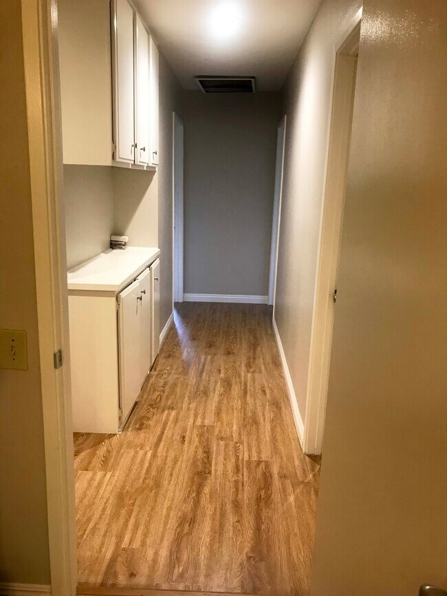 Linen Closet in Hallway - 10659 Caminito Cascara