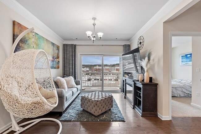 Building Photo - 120 University Ave