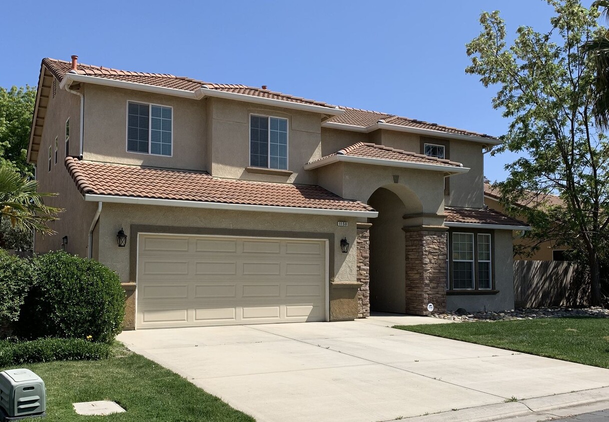 Primary Photo - Four Bedroom at the Golf Course