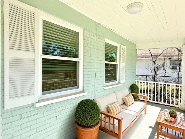 Building Photo - 748-750 Bethune St