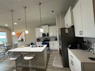 Building Photo - 441 Saturnia Dr