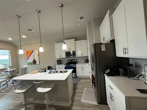 Building Photo - 441 Saturnia Dr