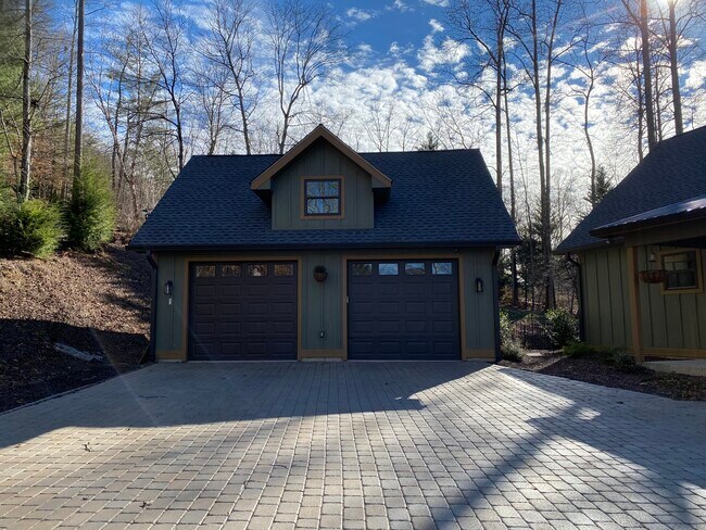 Garaje para dos coches con trastero arriba. - 18 Twisted Birch Dr