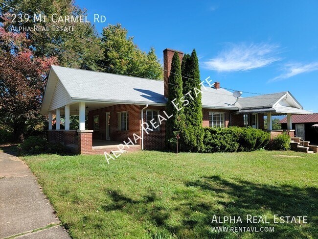 Foto del edificio - Charming home on huge level lot with mount...