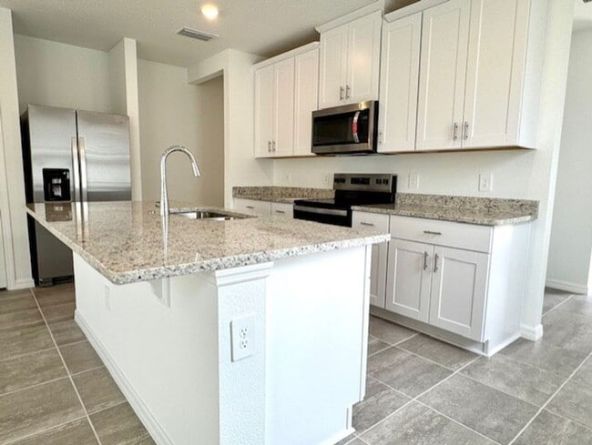 Foto del edificio - Brand new, energy-efficient 4 Bedroom Home...