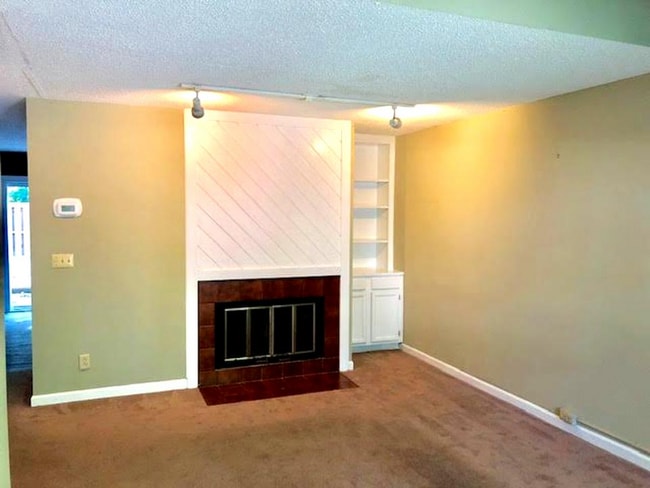 Building Photo - 4411 Kaplan Dr