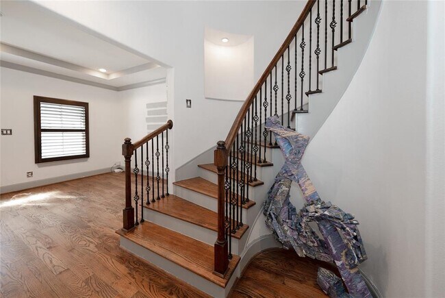 Building Photo - 2406 Arabelle St