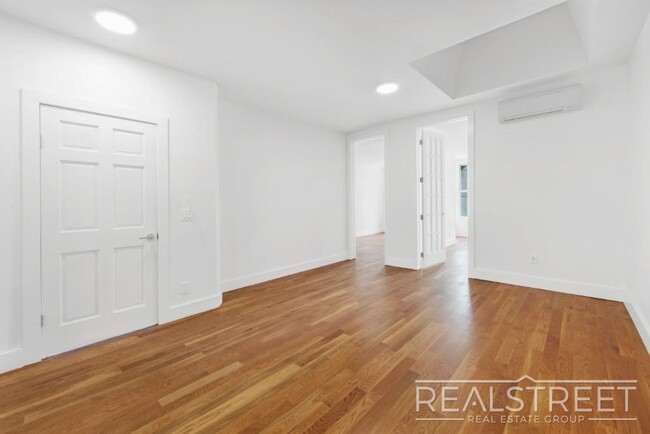 Foto del edificio - BRAND NEW 3 BED 2 Bath in Bushwick!