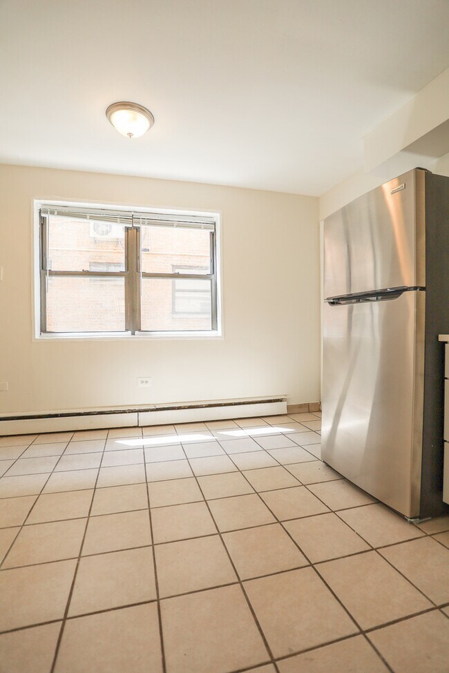 Building Photo - 1660 W Pratt Blvd