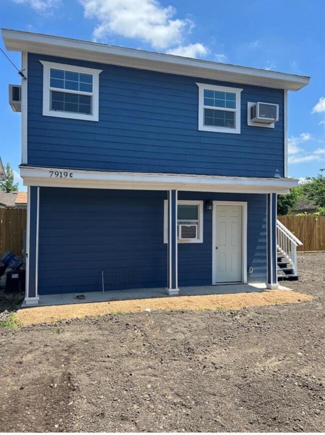 Building Photo - 7919 Brays St