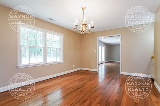 Building Photo - Spectacular Home in Louisburg!
