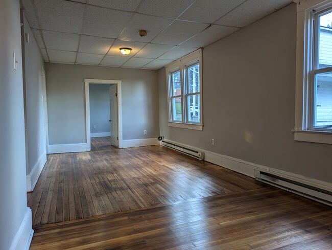Building Photo - 675 Main St