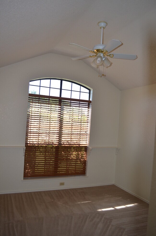 Foto del edificio - 2521 Creek Dr
