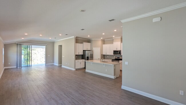 Building Photo - 30 Zancara St