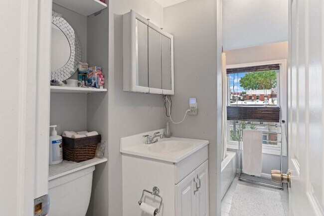 Building Photo - 2 6th St