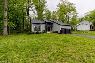 Building Photo - 9 Wick Ln