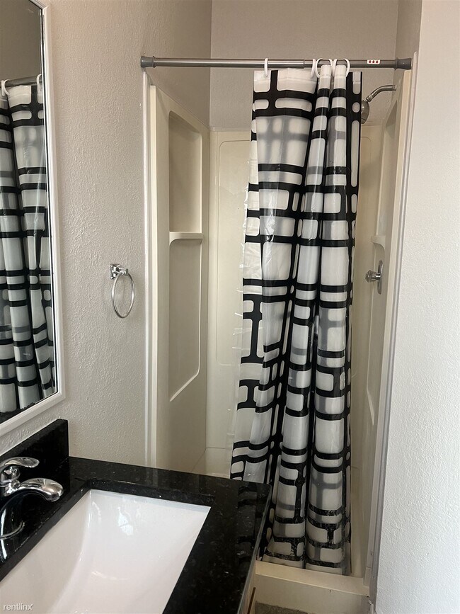 Building Photo - 3 br, 3 bath Townhome - 11709 Wesson Circl...