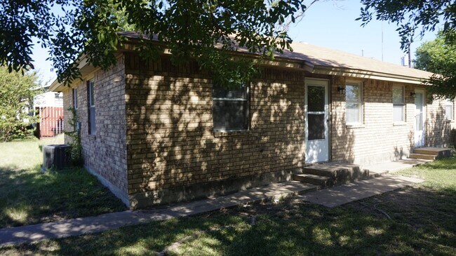 Building Photo - 310 W Washington Ave