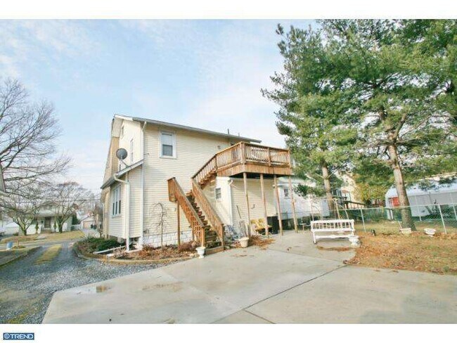 Building Photo - 75 Manor Ave