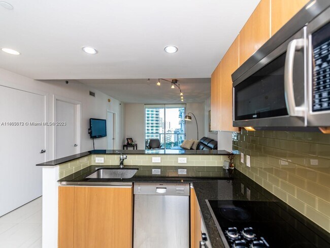 Building Photo - 1060 Brickell Ave