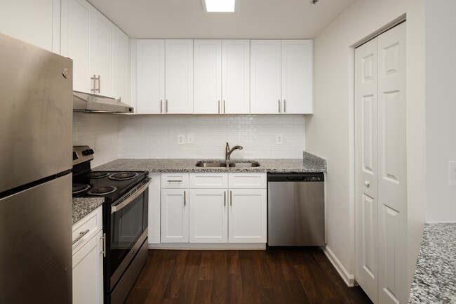 Building Photo - Wesley Hampstead Apartments at Lithia Springs
