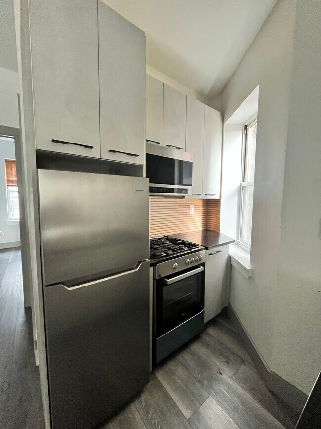 181 Baldwin Ave 2R - 175 Baldwin Ave