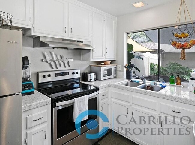 Building Photo - 3431 Fairlomas Rd