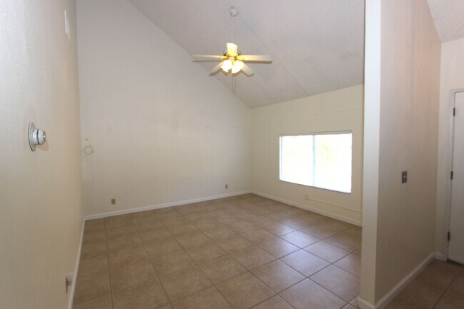 Foto del edificio - Huge 3 Bedroom 2.5 Bathroom home in Fletch...