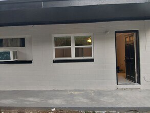 Building Photo - 918 Stinson St