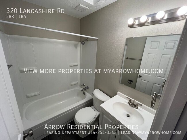 Building Photo - Newly Renovated Three Bedroom Coming Avail...