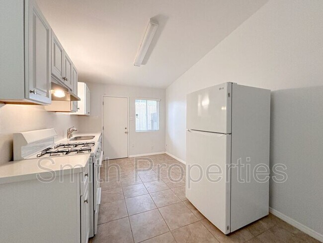 Building Photo - 2204 Carnegie Ln