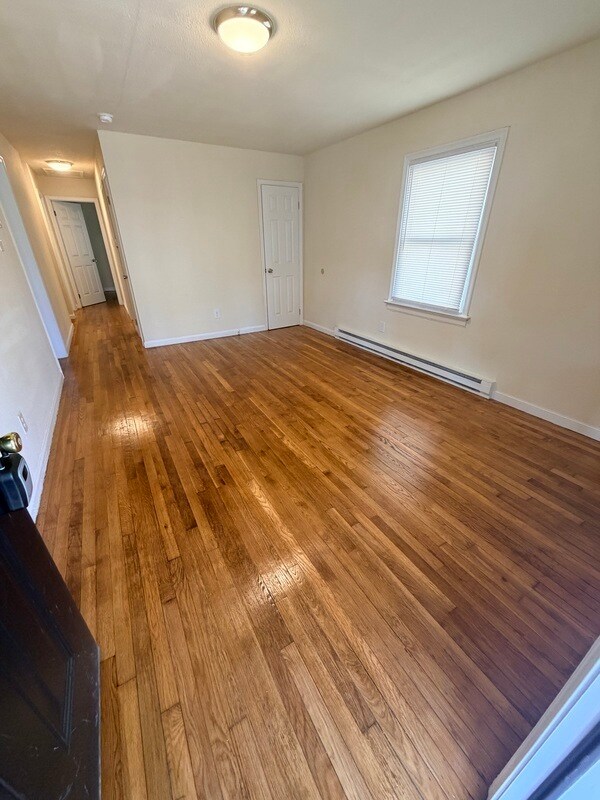 Foto del edificio - 611 Hazelhurst Ave