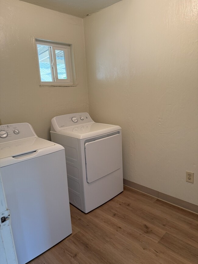 Building Photo - 1151 Madrone Way