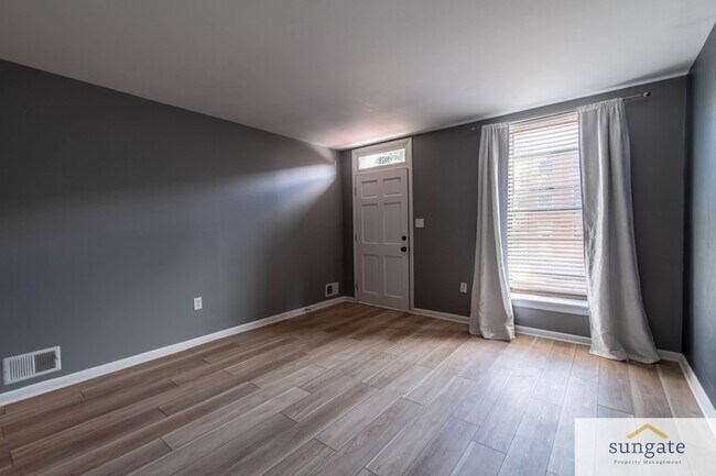 Photo - 1028 W Lombard St Townhome