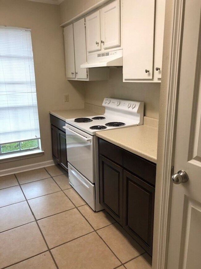 Foto del edificio - 14929-31 Forest Grove