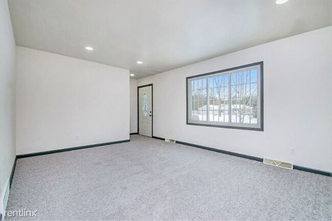 Building Photo - 4 br, 2.5 bath House - 1888 Woodfern SE
