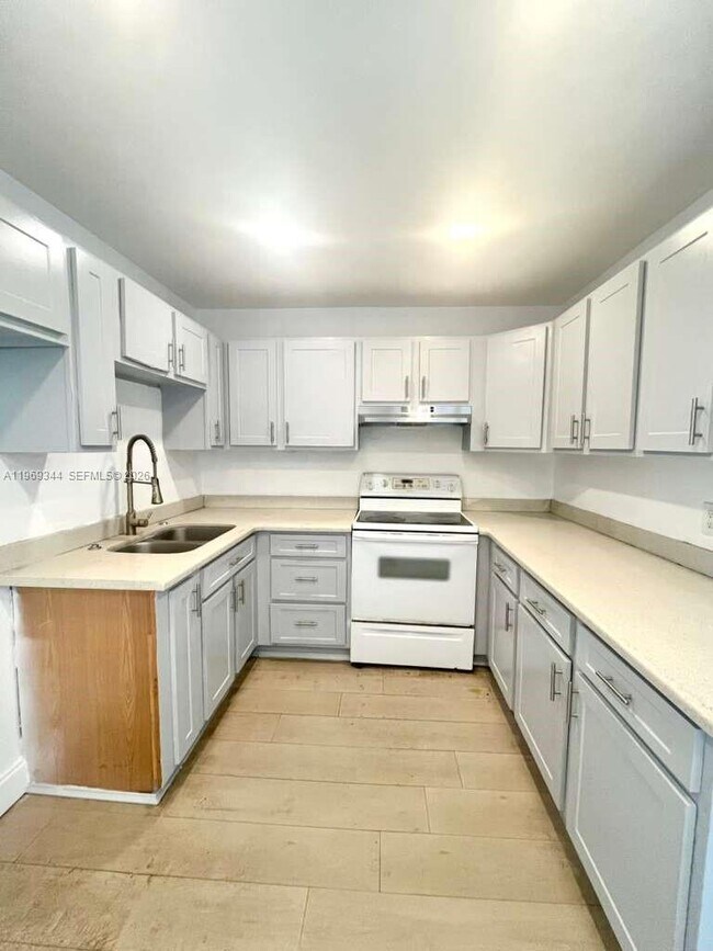 Foto del edificio - 4924 SW 44th Ave