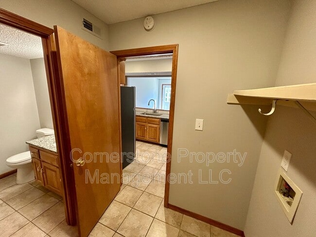 Building Photo - 2519 Crestline Ct