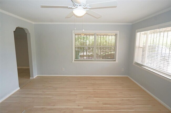 Building Photo - 207 N Gomez Ave