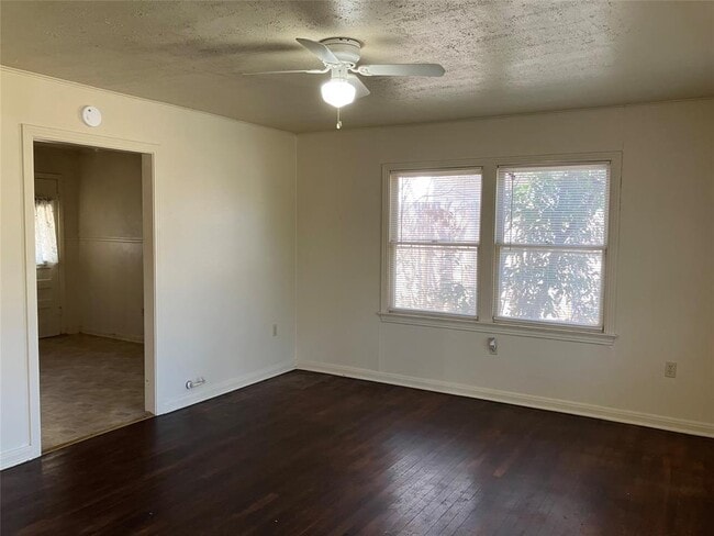 Building Photo - 611 Clifford Dr