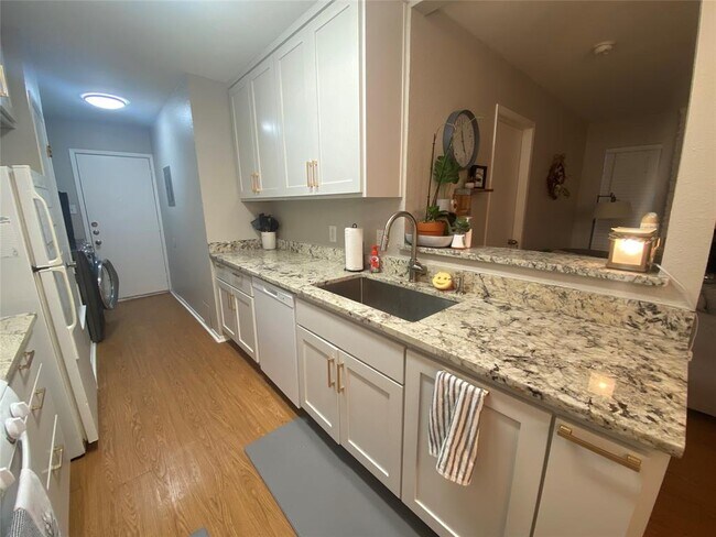 Foto del edificio - 12306 Deer Falls Dr