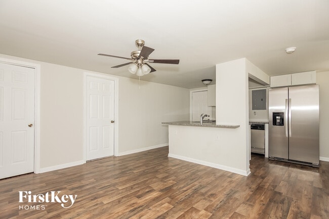 Foto del edificio - 1208 Redland Dr