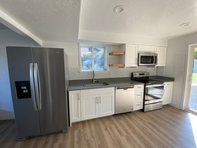 Building Photo - Orem Duplex - Downstairs