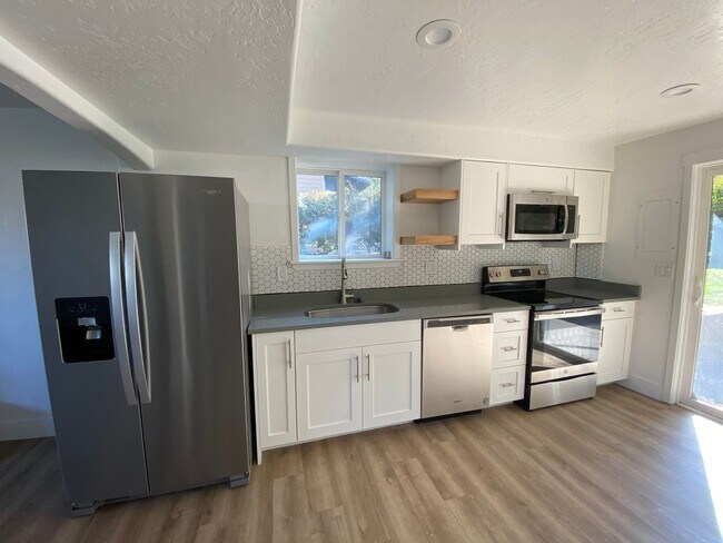 Foto del edificio - Orem Duplex - Downstairs