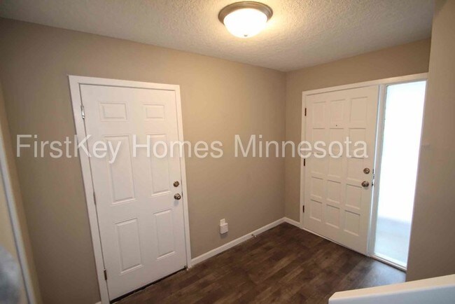 Foto del edificio - 205 Cardinal Ct