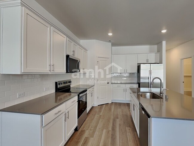Foto del edificio - 4847 85th Dr NE