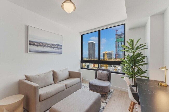 Building Photo - 225 N Miami Ave