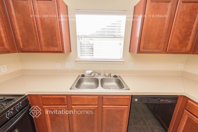 Building Photo - 6333 Mountain Pines Ln